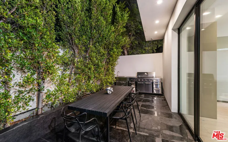 7567 Hermes Drive, Los Angeles, California 90046