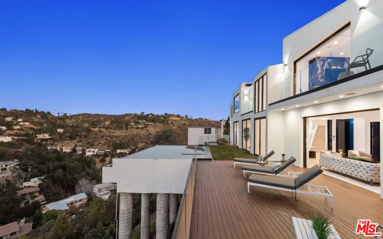 7567 Hermes Drive, Los Angeles, California 90046