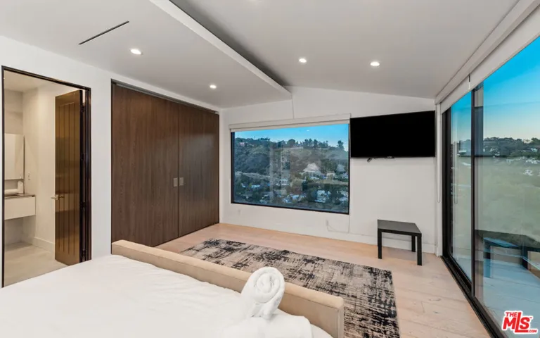 7567 Hermes Drive, Los Angeles, California 90046
