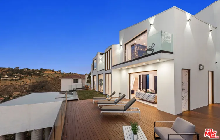 7567 Hermes Drive, Los Angeles, California 90046