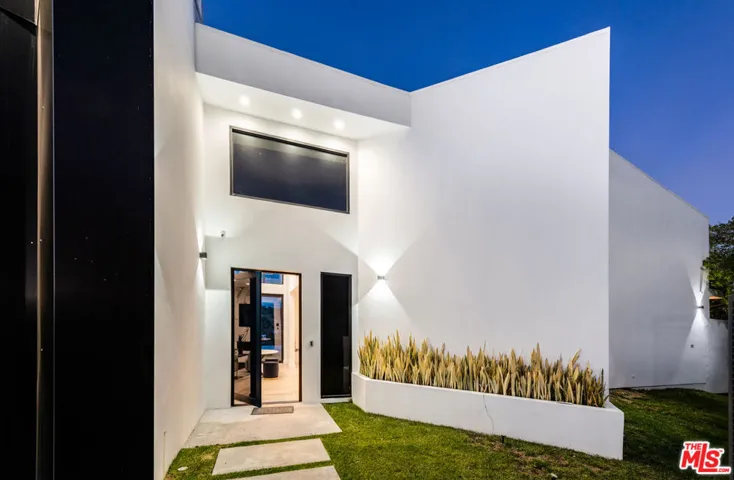 7567 Hermes Drive, Los Angeles, California 90046