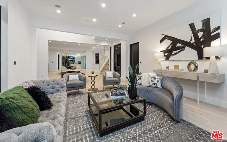 7567 Hermes Drive, Los Angeles, California 90046