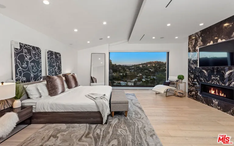 7567 Hermes Drive, Los Angeles, California 90046
