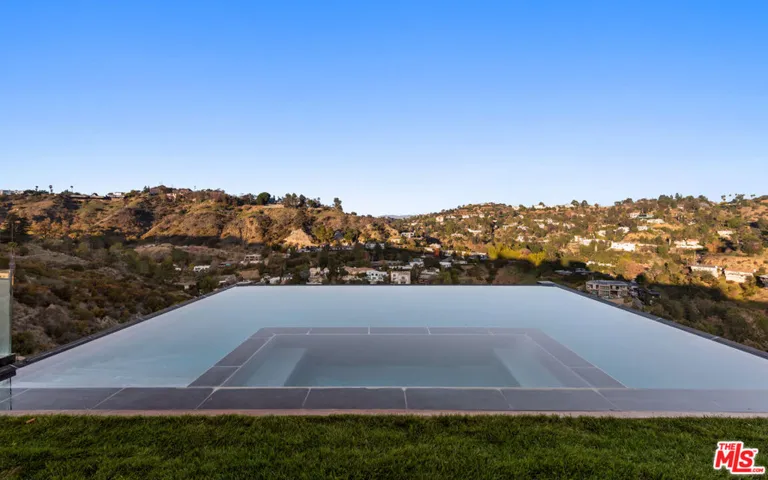 7567 Hermes Drive, Los Angeles, California 90046