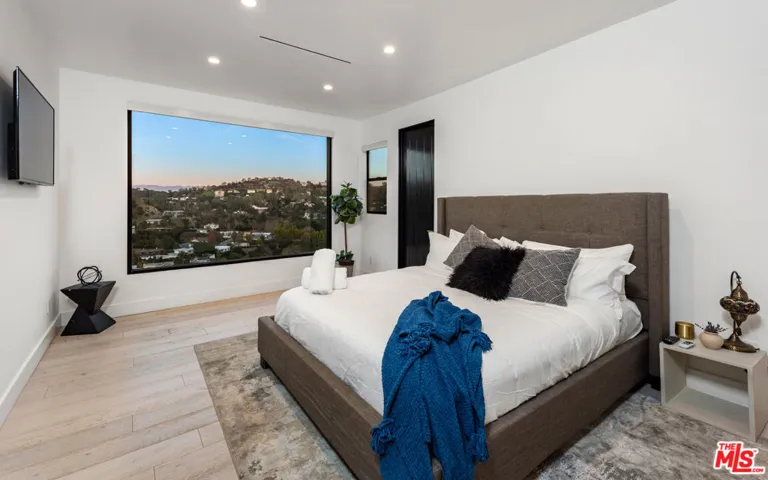 7567 Hermes Drive, Los Angeles, California 90046