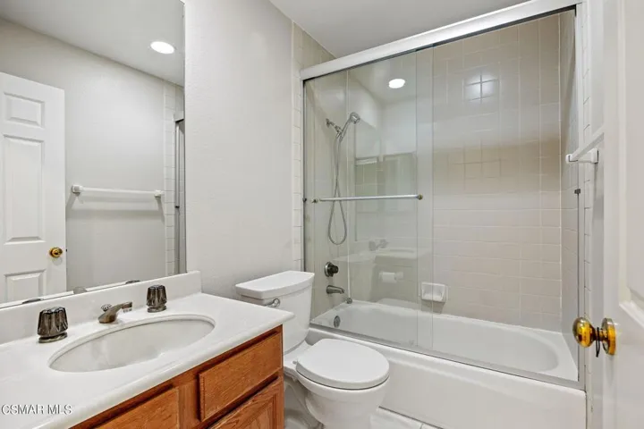 29-web-or-mls-UpmarketMedia_26110AlizA-1