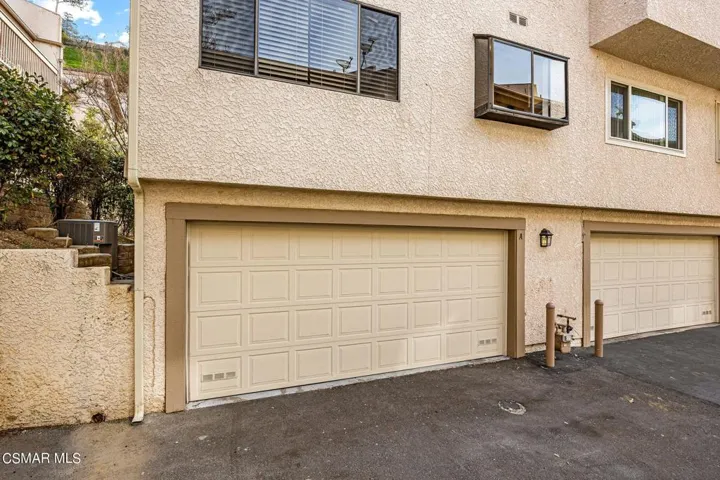 32-web-or-mls-UpmarketMedia_26110AlizA-3