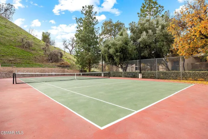35-web-or-mls-UpmarketMedia_26110AlizA-3