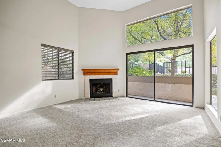 8-web-or-mls-UpmarketMedia_26110AlizA-14