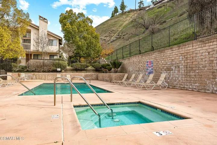 34-web-or-mls-UpmarketMedia_26110AlizA-2