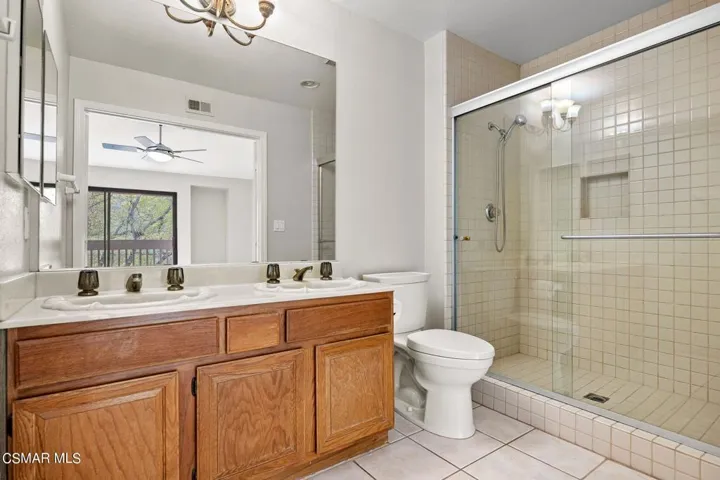 26-web-or-mls-UpmarketMedia_26110AlizA-8