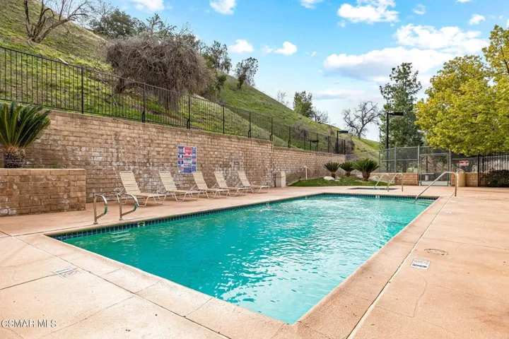 33-web-or-mls-UpmarketMedia_26110AlizA-1