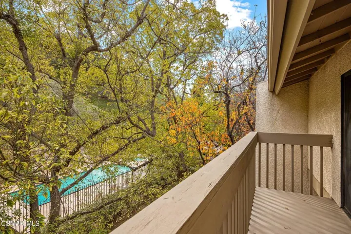27-web-or-mls-UpmarketMedia_26110AlizA-9