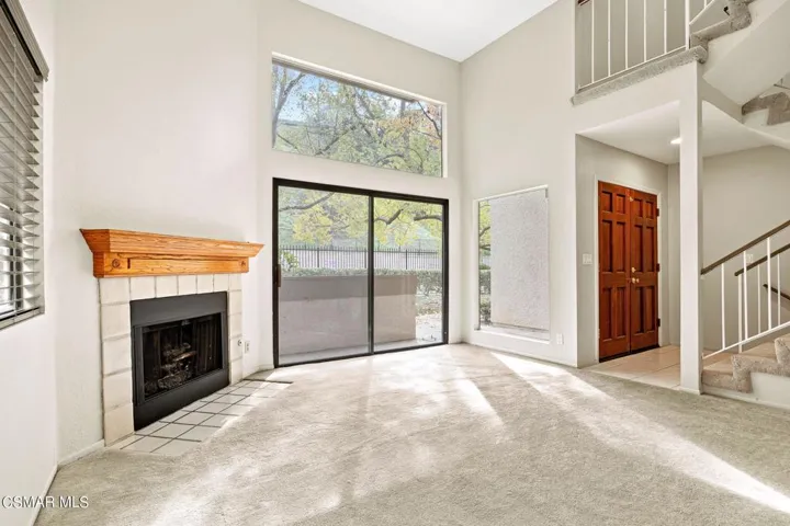 9-web-or-mls-UpmarketMedia_26110AlizA-15