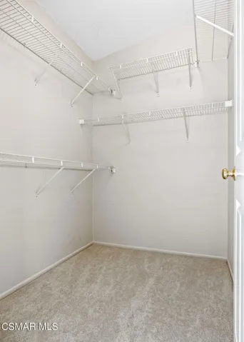 25-web-or-mls-UpmarketMedia_26110AlizA-7