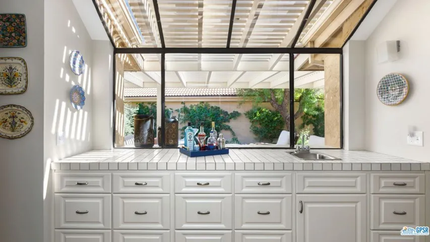 Built in bar/passthrough