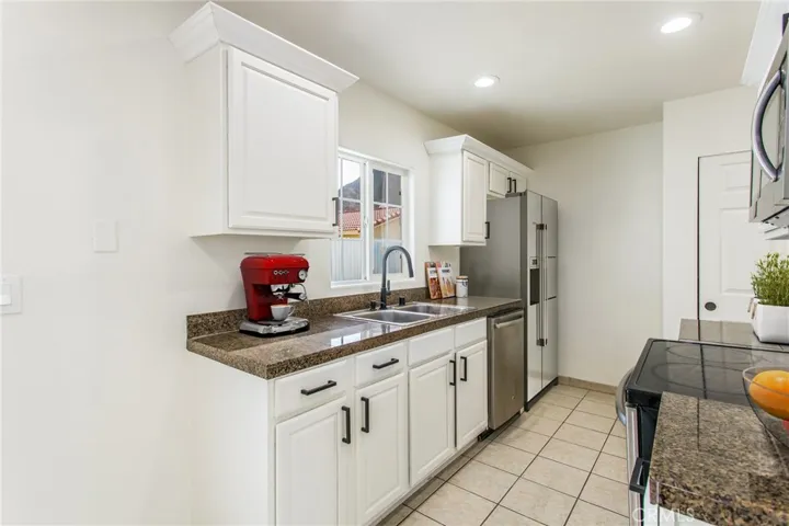 Virtually staged (refrigerator is also virtually staged)
