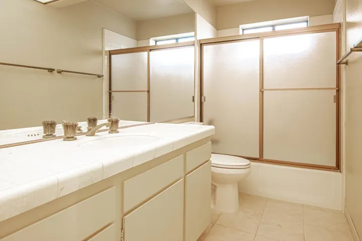 2ND BATHROOM