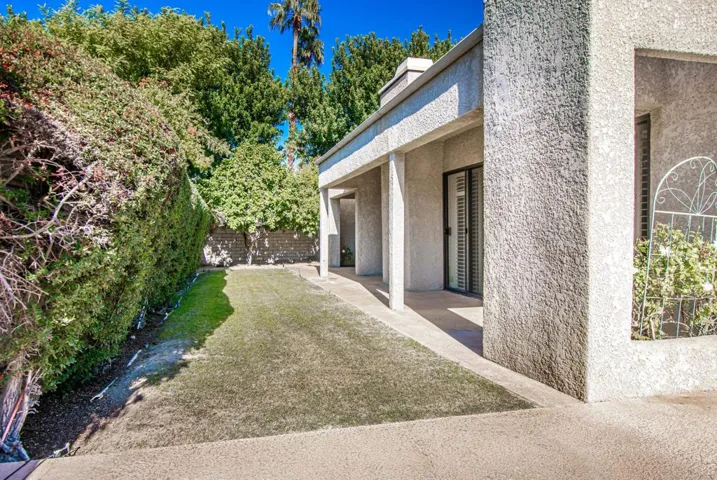 SIDE YARD