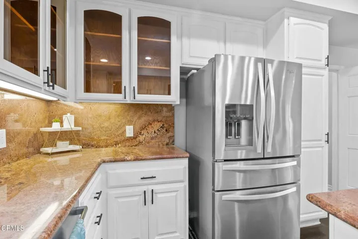 15-web-or-mls-UpmarketMedia_11371Gle-18