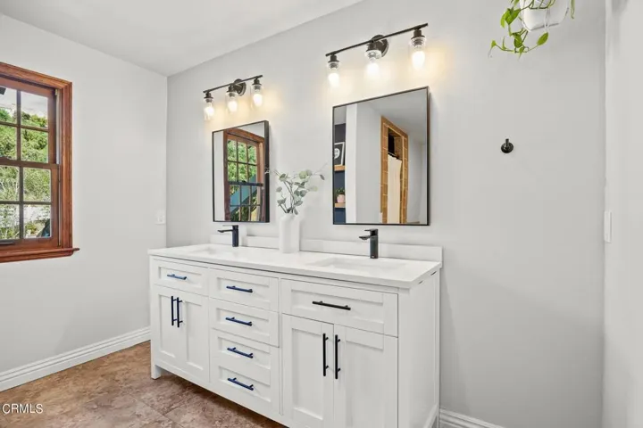 22-web-or-mls-UpmarketMedia_11371Gle-29