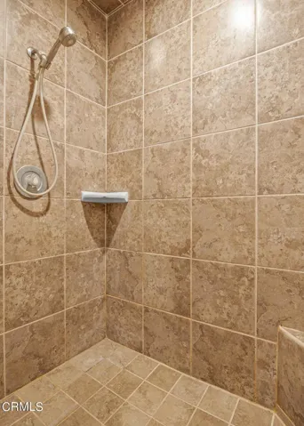 24-web-or-mls-UpmarketMedia_11371Gle-31