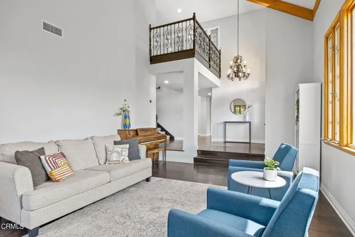 7-web-or-mls-UpmarketMedia_11371Gle-9