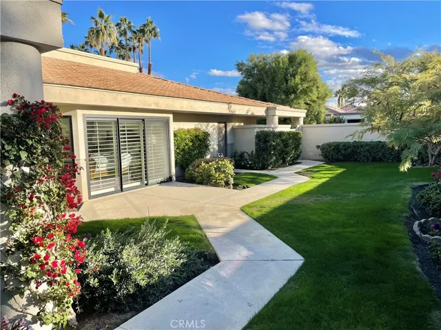 Enclosed Side yard that looks at Santa Rosa Mountains