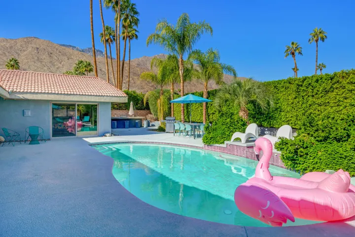 690 E Sierra Way, Palm Springs, California 92264