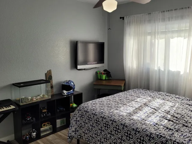 Secondary bedroom