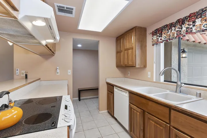 012_Kitchen