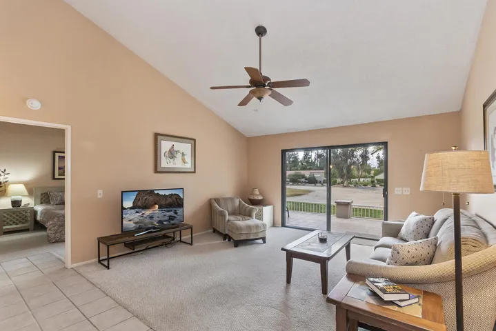004_Living Room