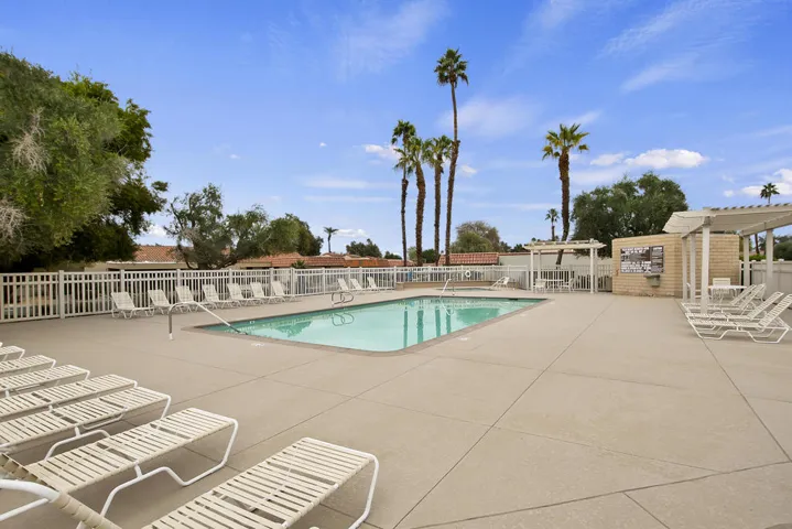 034_Community Pool