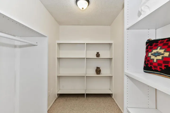 021_Walk in closet