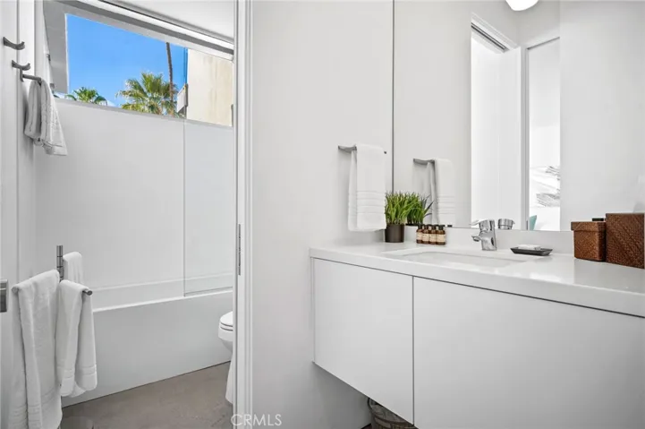 Guest Bathroom 2