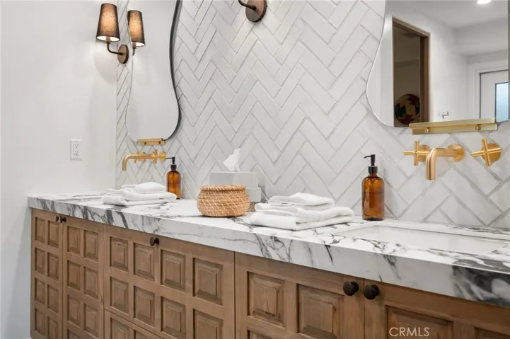 225 W Camino Carmelita, Palm Springs, California 92264
