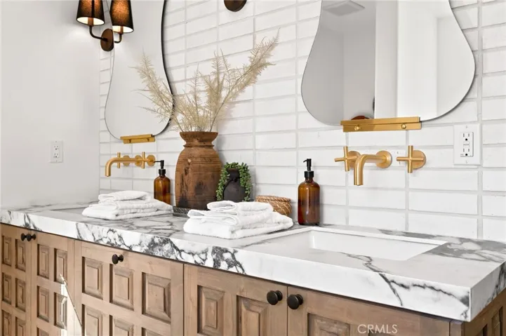 225 W Camino Carmelita, Palm Springs, California 92264