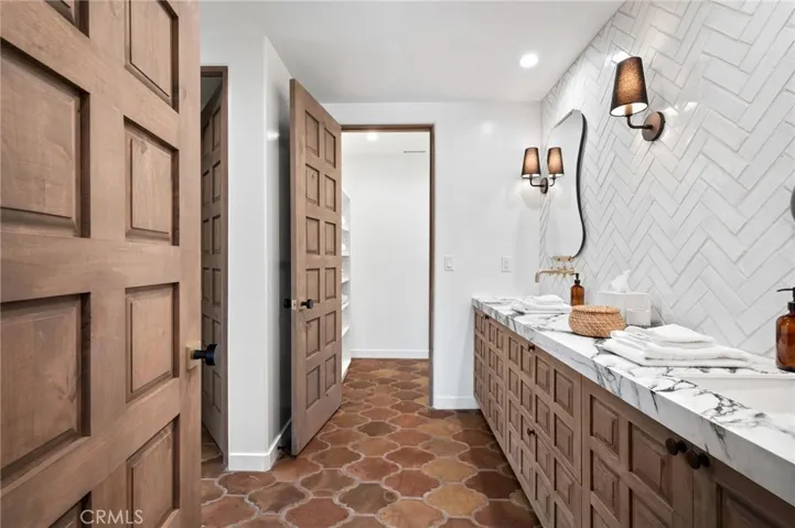 225 W Camino Carmelita, Palm Springs, California 92264