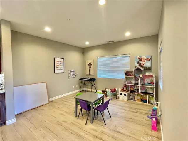 Breakfast nook next to kitchen