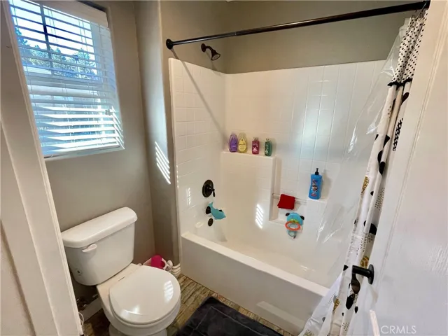 2nd bathroom (upstairs)
