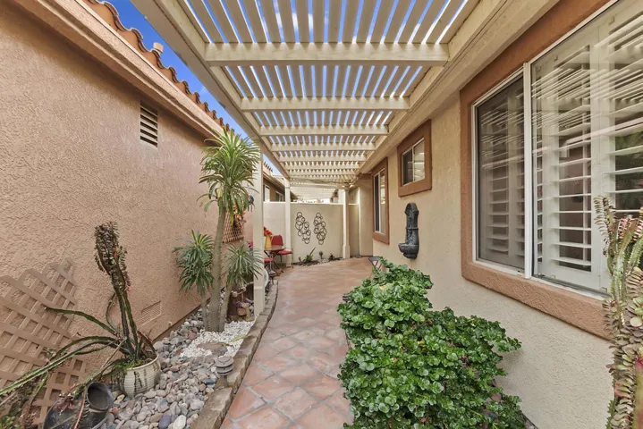 004_Courtyard