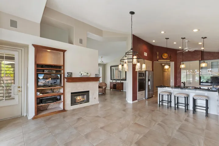 011_Dining Area