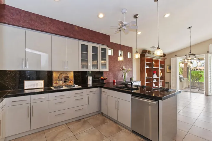 013_Kitchen