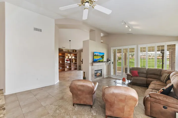 007_Living Room