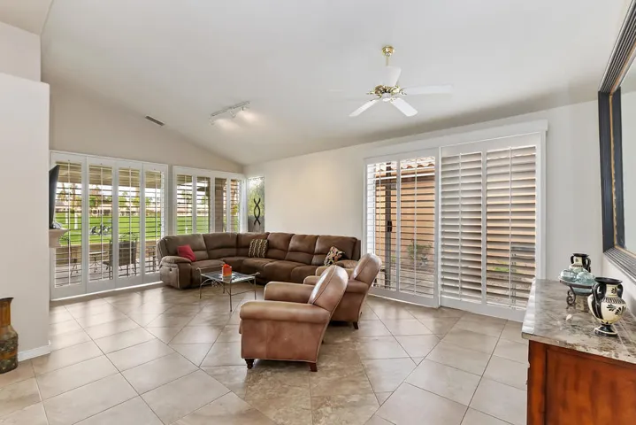006_Living Room
