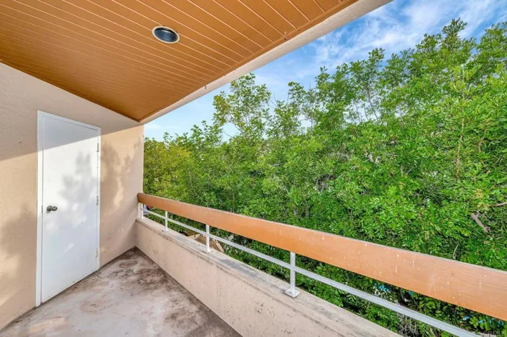 7227 Navajo 219, San Diego, California 92119