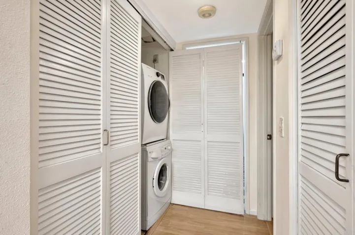 7227 Navajo 219, San Diego, California 92119