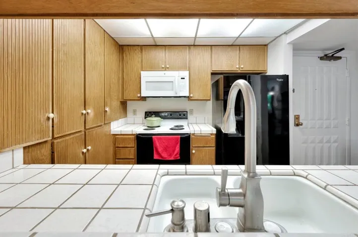 7227 Navajo 219, San Diego, California 92119