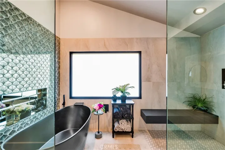 Primary Tub/Shower with Privacy Glass