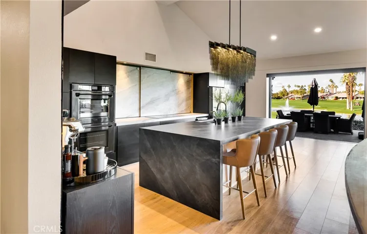 Crisp and functional open kitchen